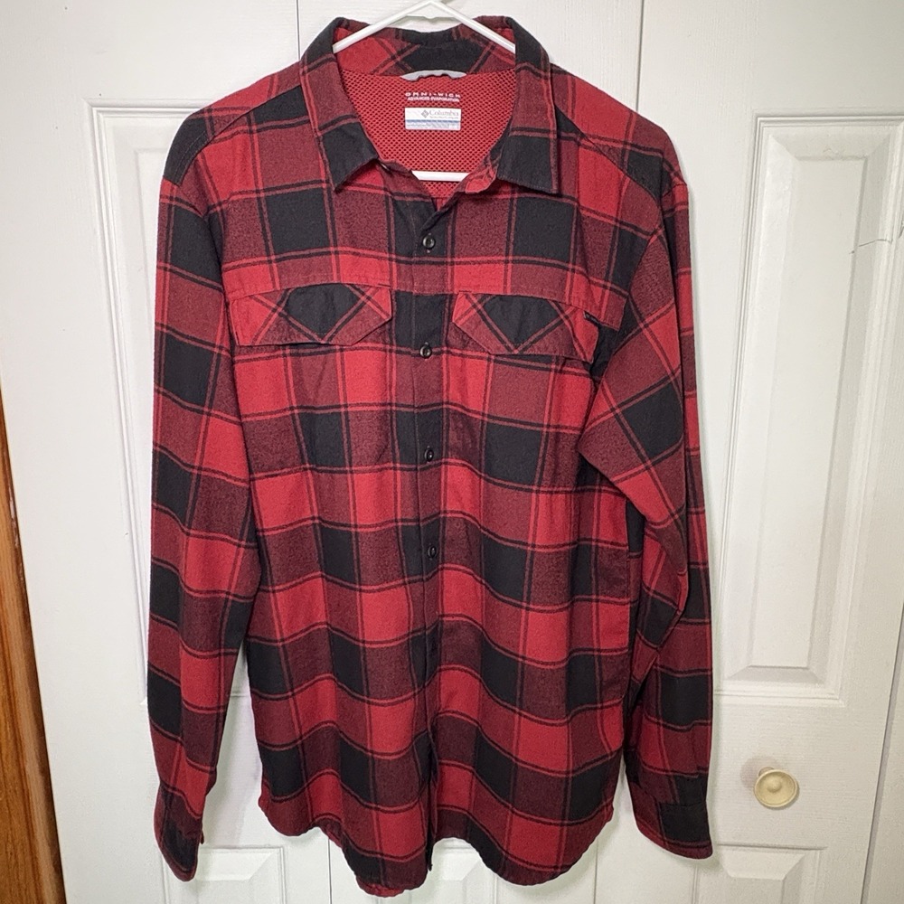 Columbia‎ Flannel Shirt Mens Medium Red Plaid Omni Wick Layering Hiking Outdoors